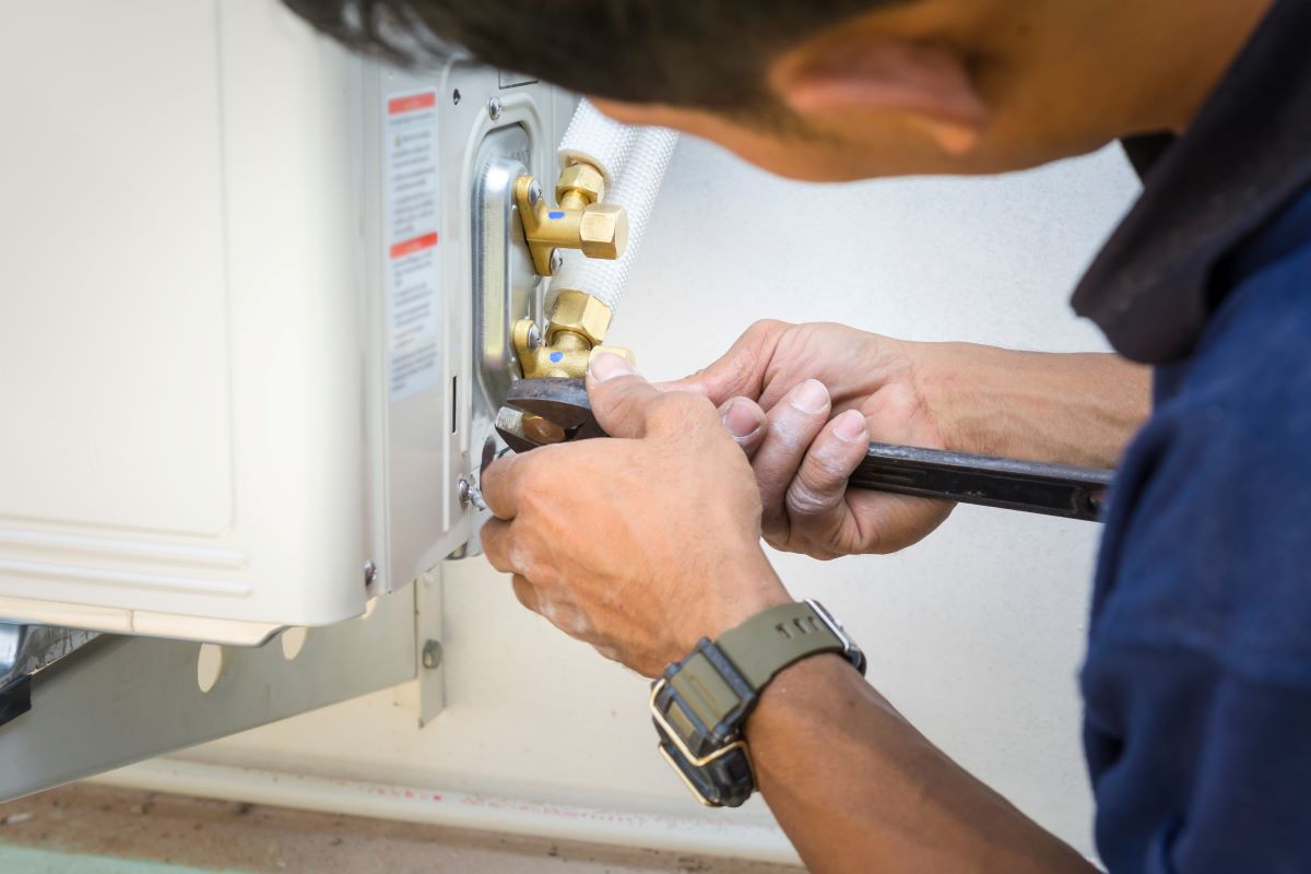tech replacing furnace